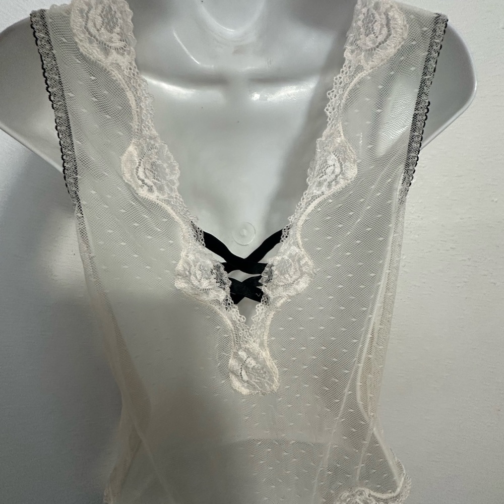Victoria's Secret Cream Lace Lingerie romantic bodysuit black velvet trim - Picture 10 of 11